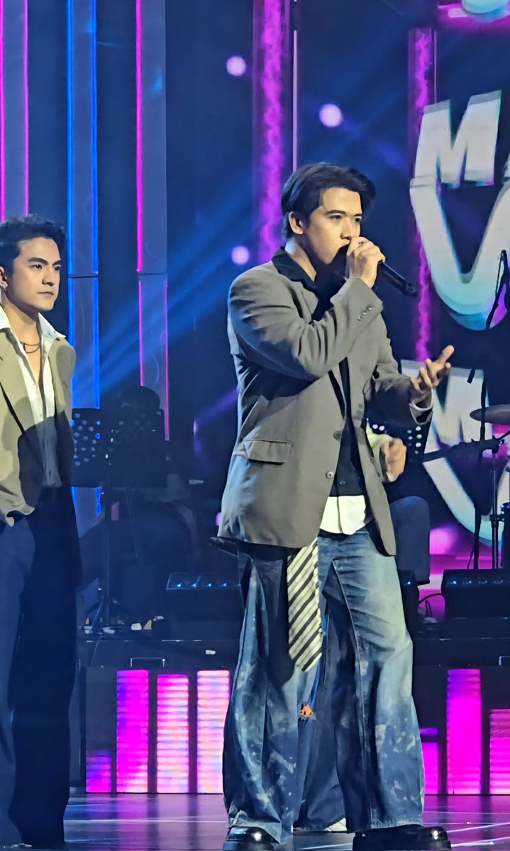 PHPPearls's tweet image. 🎤 On Stage, On Fire! 
​Reliving the amazing energy from @presshitplay's performance on the Vibe Stage! 
​Every moment was full of passion and pure OPM brilliance. Thank you for making it an unforgettable night!
​Swipe to see the highlights! 

#Press_Hit_Play
#VibePH @vibephtv