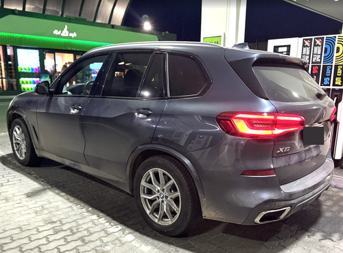 vladJavaScript's tweet image. BMW X5 G05: V8 проти плагін гібрида. Перевірка автобаном 🚗⚡️
Нещодавно ми їздили у відрядження в Англію і задача була швидко доїхати з кордону до аеропорту і потім з аеропорту додому. В ту сторону мені випала нагода їхати за кермом BMW X5 G05 i50 V8 на R19 колесах вдень по…