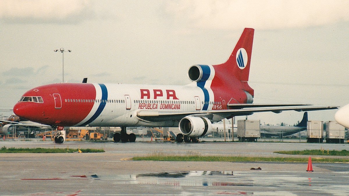 lemwerdersights's tweet image. In storage at Miami, scrapped 8 months after the picture was taken.

Registration:  OB-1545
Aircraft type:  Lockheed L-1011 TriStar 50
MSN/LN:  193B-1075 / 75
Airline:  APA International Air
Date:  June 17, 1996
Location:  Miami (MIA)
📷: @lemwerdersights
#avgeek #L1011