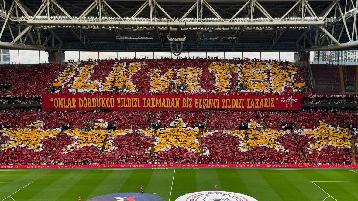 fatmaamutlu's tweet photo. Selam dur!!!Türkiye'nin ⭐⭐⭐⭐⭐ en buyuk takimi geliyor! 🦁'lar geliyor! 💛❤ #BugünGünlerdenGALATASARAY https://t.co/748HJF7FYW