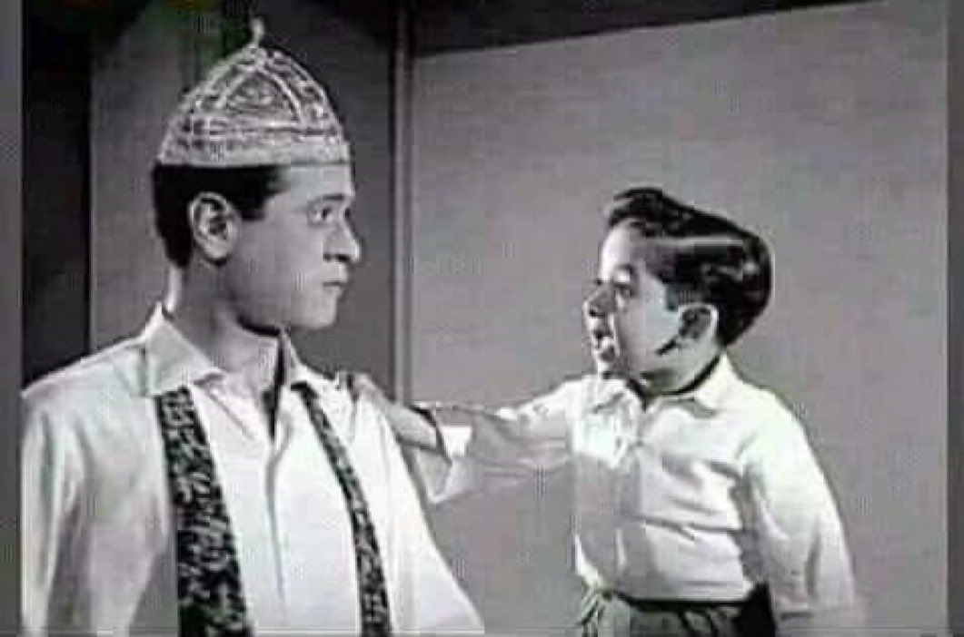 يا طاقيّة الإخفاء وينك أبي ألبسك يومين  
أغيب عن عيون البشر و أرتاح من هرج و سوالف  

أبي أروح ،،، للي غــــــــلاّه بقلبي له سنين  
وأقول له والله بدونك كل لحظاتي جفا  وخالف !!؟