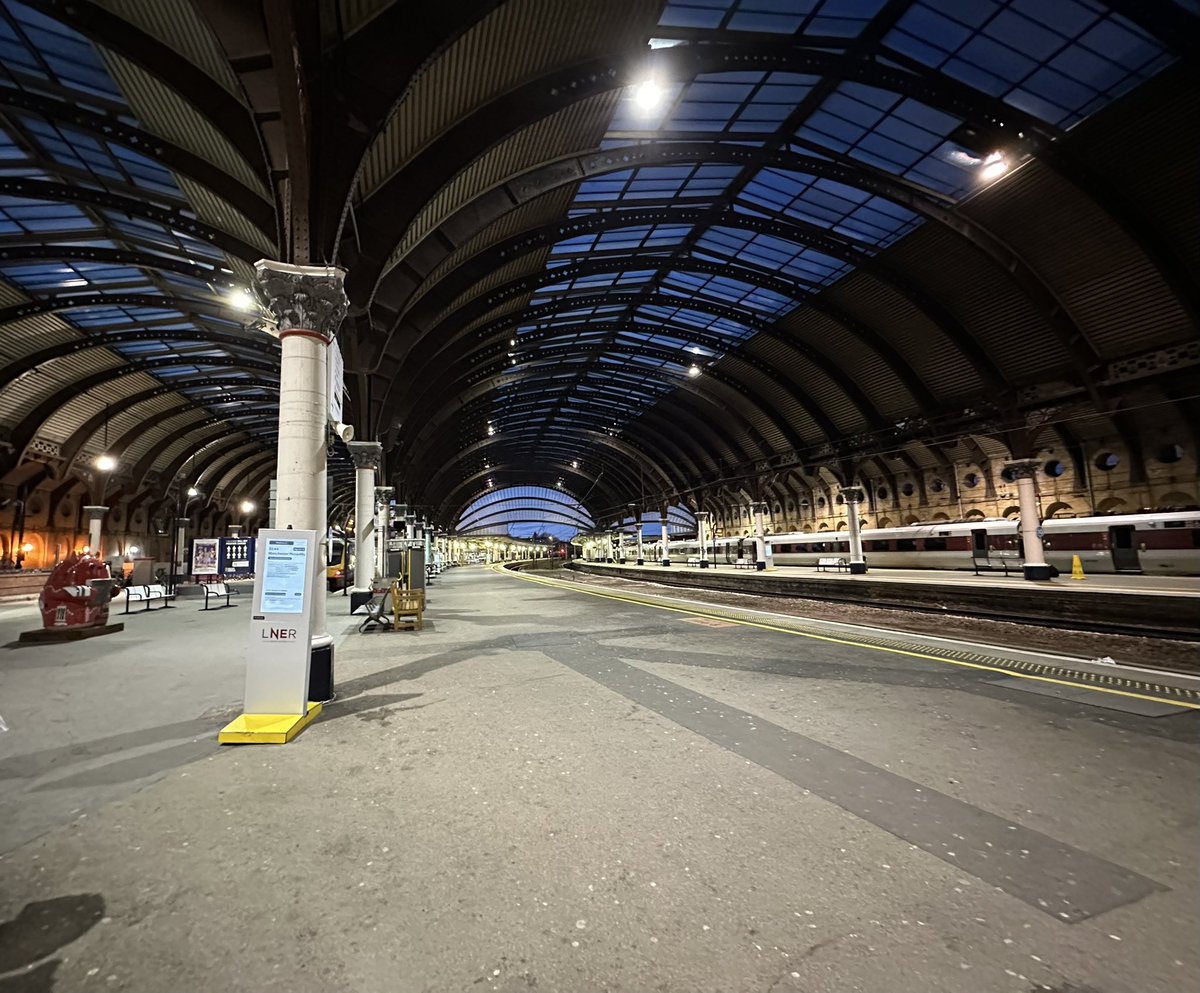 B1ll5ar3d's tweet photo. #yorkstation https://t.co/QdNdLNRsv8