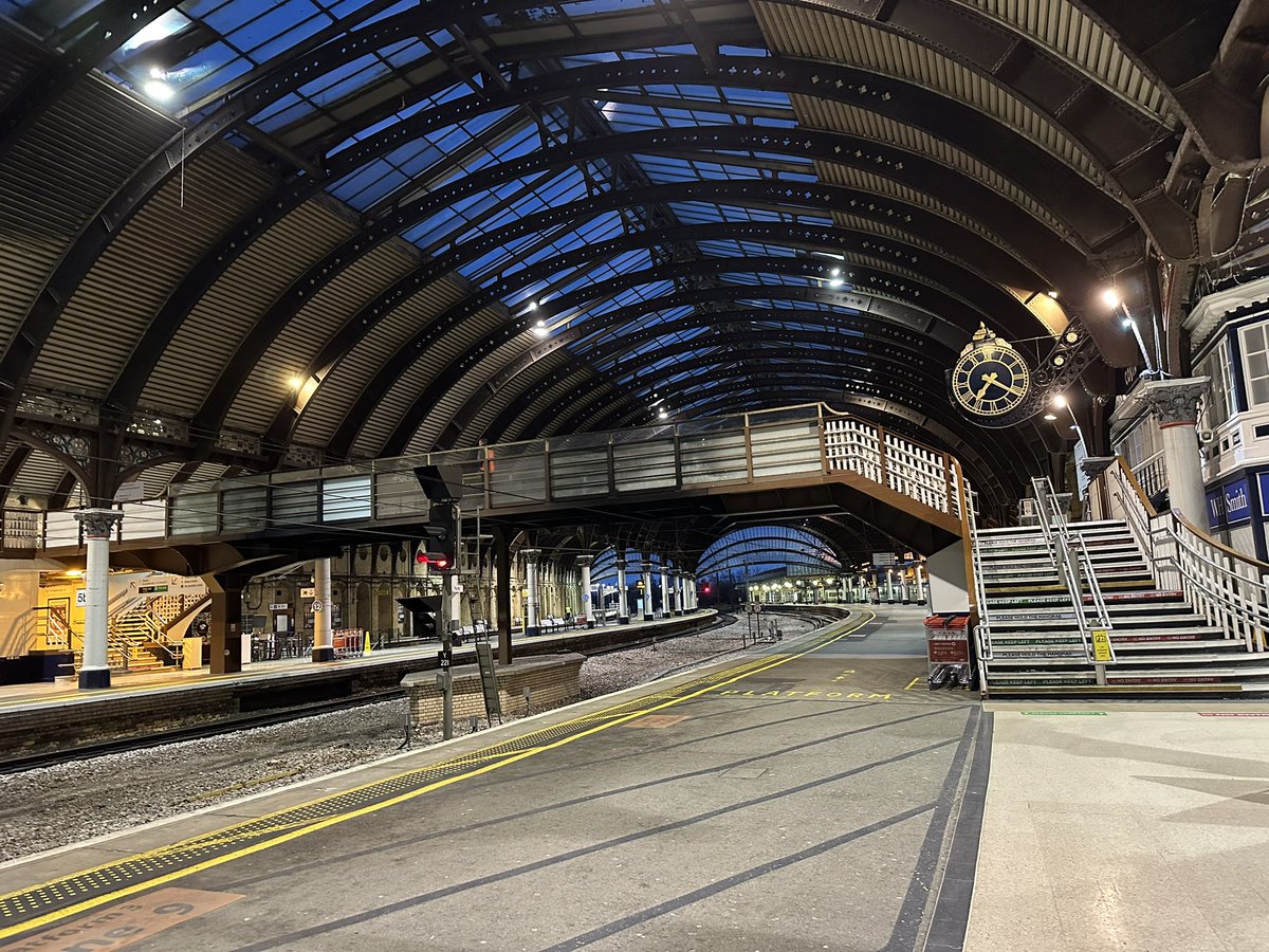 B1ll5ar3d's tweet photo. #yorkstation https://t.co/QdNdLNRsv8