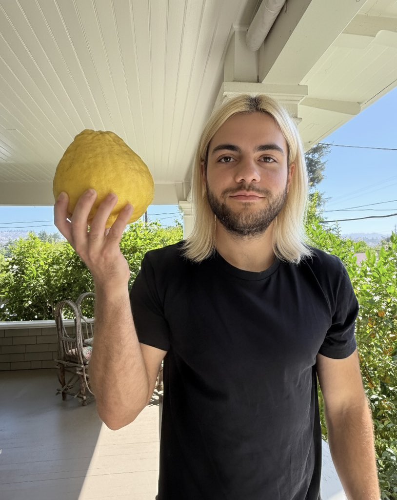 spoonkid3's tweet image. back soon . Been living Life 🍋🍋