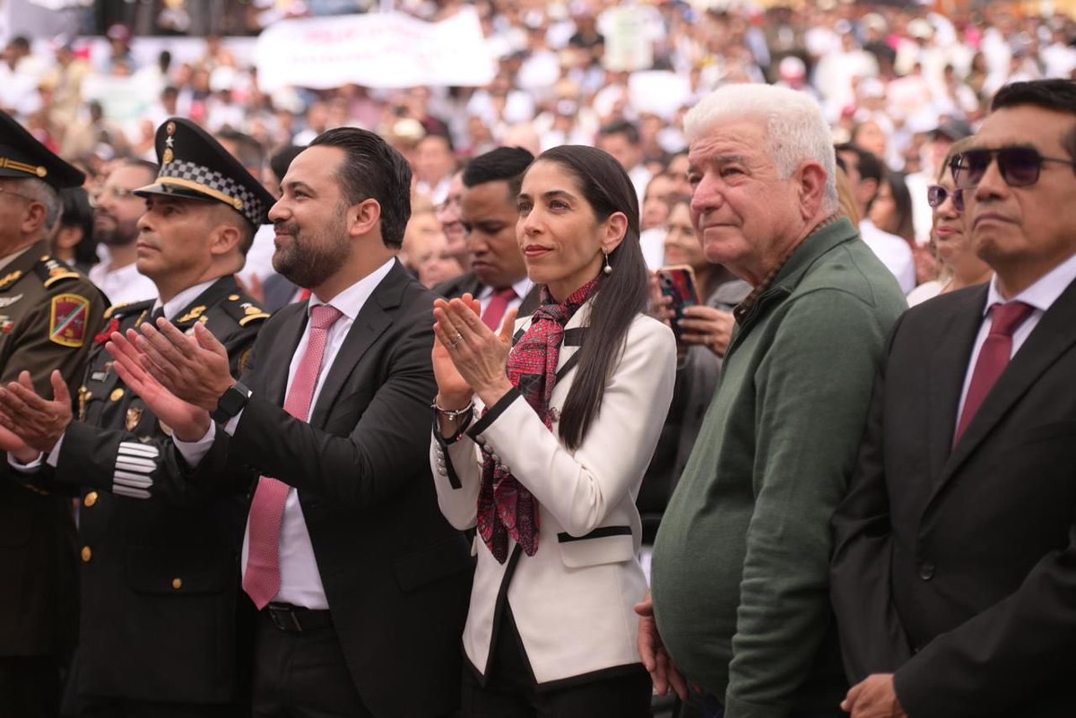 FGE_Veracruz's tweet photo. FISCAL GENERAL ASISTE AL PRIMER INFORME DE GOBIERNO DE LA GOBERNADORA CONSTITUCIONAL. https://t.co/o05bJTaD21 https://t.co/I6G9dIdIiF