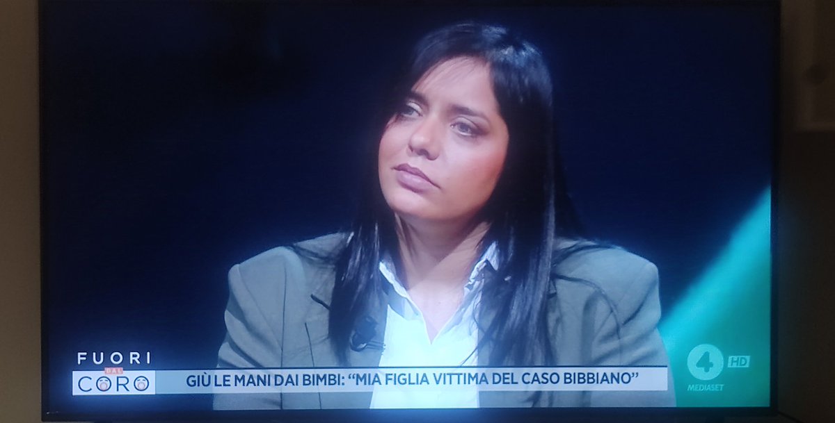 I #servizisociali le hanno rapito la figlia da scuola; due mesi senza dirle dov'era.
Un inferno.
Ora la bimba non riesce a tornare a  scuola e sogna la voce dell'assistente sociale. Le parole di questa mamma sono 100 volte peggio della "#famigliadelbosco"!
❤️‍🩹
(#fuoridalcoro)