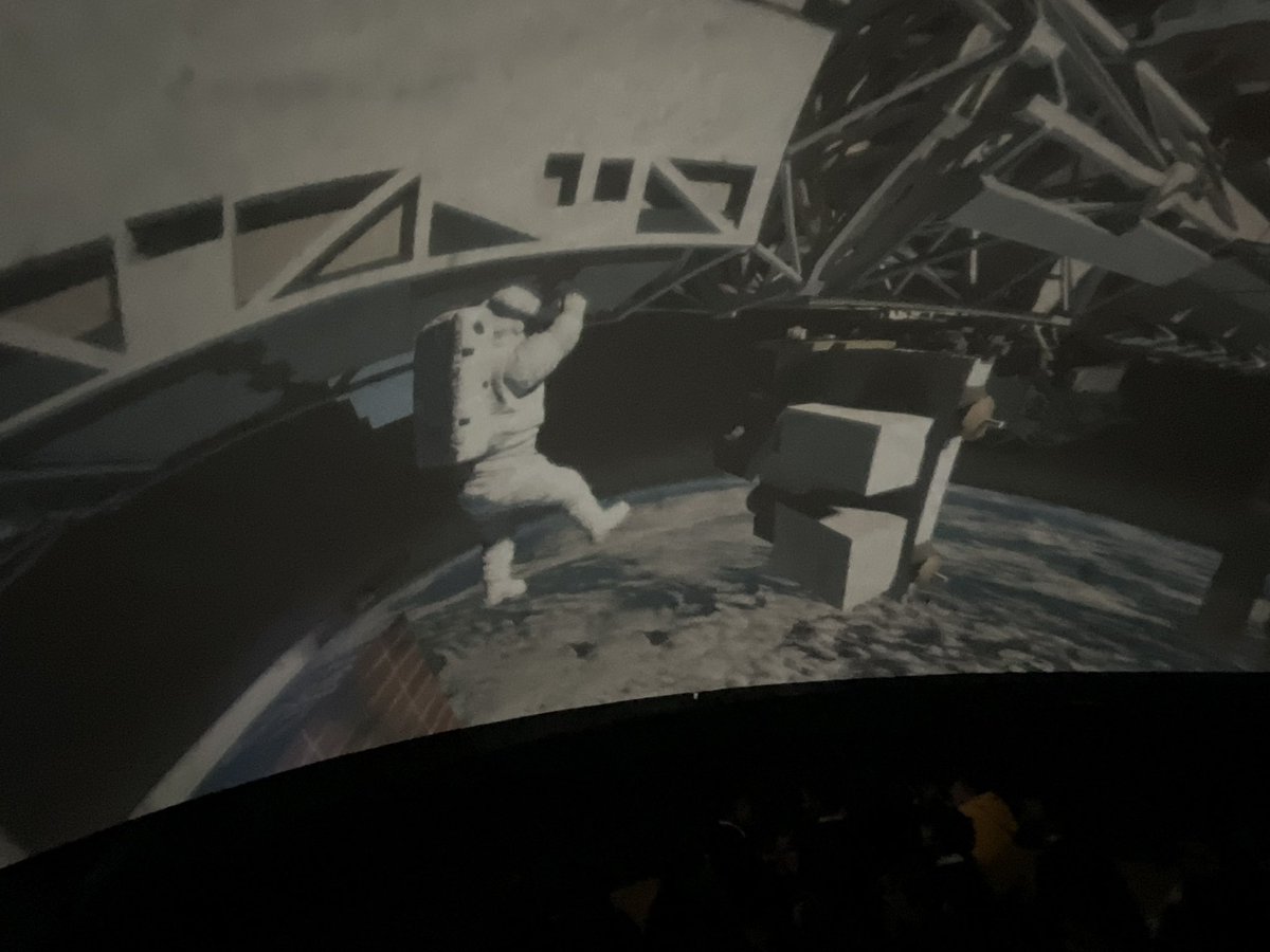 MarshfieldPS's tweet image. Year 5 David Attenborough have enjoyed taking a virtual trip into space. #MPSScience