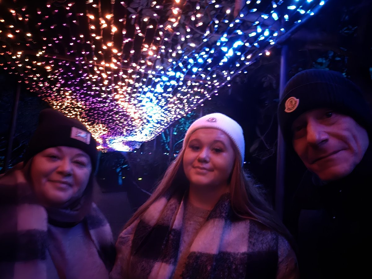 SBaxter77's tweet photo. A cheeky couple of hours out with the ladies of the house, @DBaxter76 &amp; @baxter_erynn at @LeonardsleeG #LightShow. Gotta say it was decent and the #Cuppa at the end wernt to bad either! #ChristmasIsComing #Christmas https://t.co/aAO78Kh36v