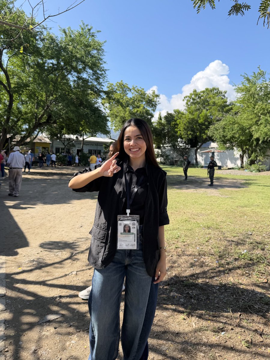 AnaPalada's tweet photo. Desde las 7 am en esta fiesta cívica, votando informada y observando🗳️🌟 

#YaDecidí defender la democracia. https://t.co/BfDD5iiB3E