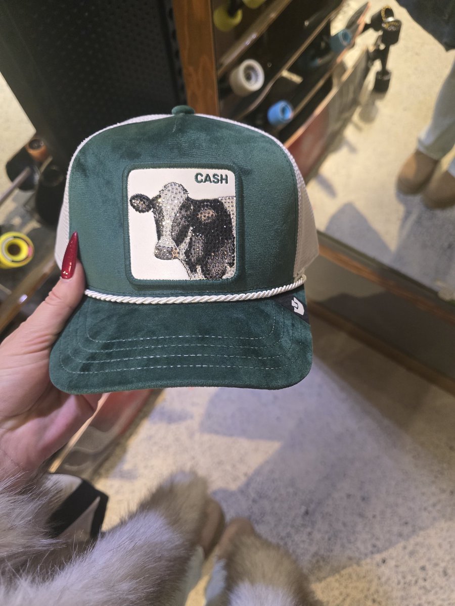 EdgyBarbiexx's tweet photo. Okay, so I need this hat 🐄🫰🏻 https://t.co/qNIcvGPi67