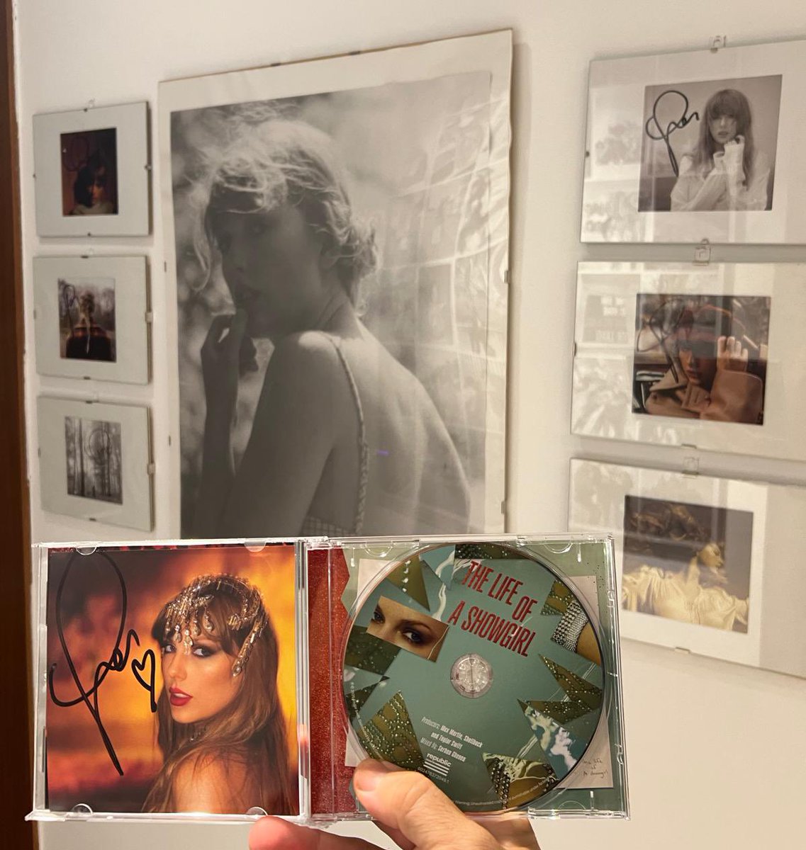 lucia_swiftiee's tweet image. WE ARE SHOWGIRL DAYS AWAY FROM THE END OF AN ERA DOCUSERIES AND THE FINAL SHOW 🥹🫶🏼✨