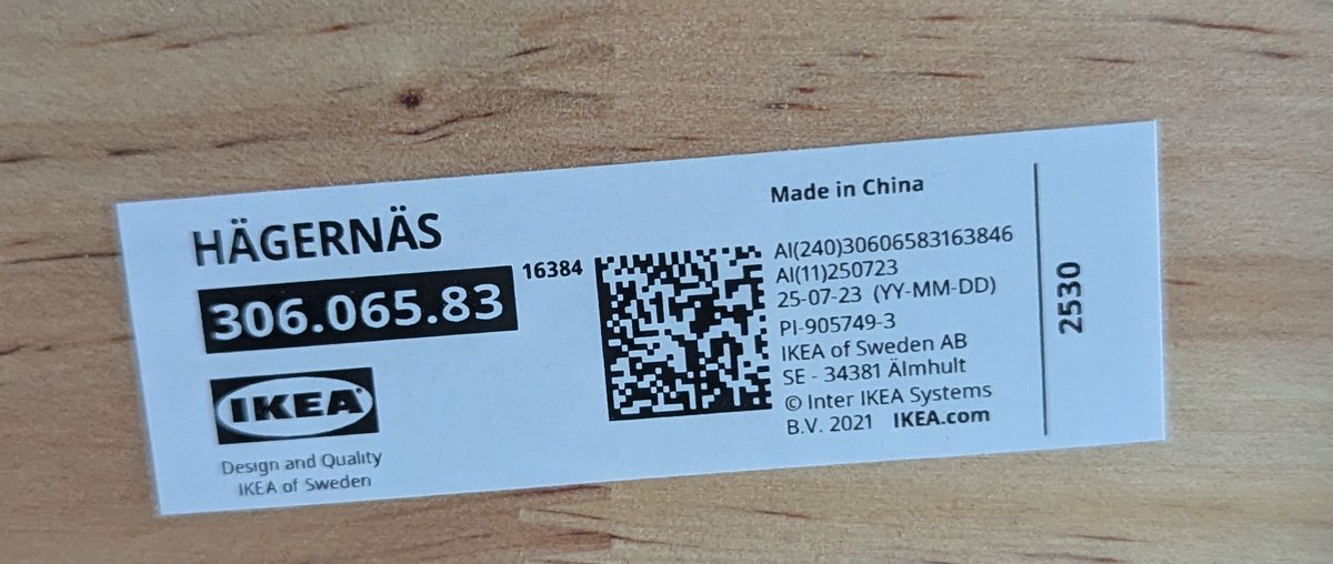 dclaze's tweet photo. .@IKEAUSA the screws for the Hagernas chairs suck. There is no pointy tip which makes them impossible to install because they never grip the wood. Please fix. https://t.co/RLG98jAQyh