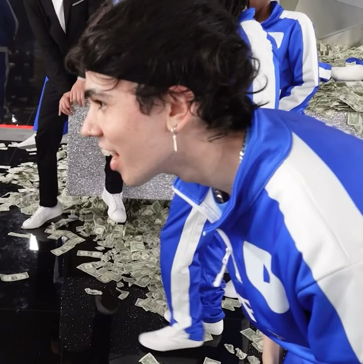 sprnhourly's tweet image. 