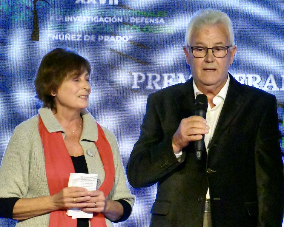 Baena ha acogido hoy los XXVII Premios de Agricultura y Ganadería Ecológica.

Hemos entregado, por primera vez, el reconocimiento municipal a la familia Núñez de Prado por su defensa del desarrollo rural y la producción ecológica.

La agricultura ecológica es identidad, economía