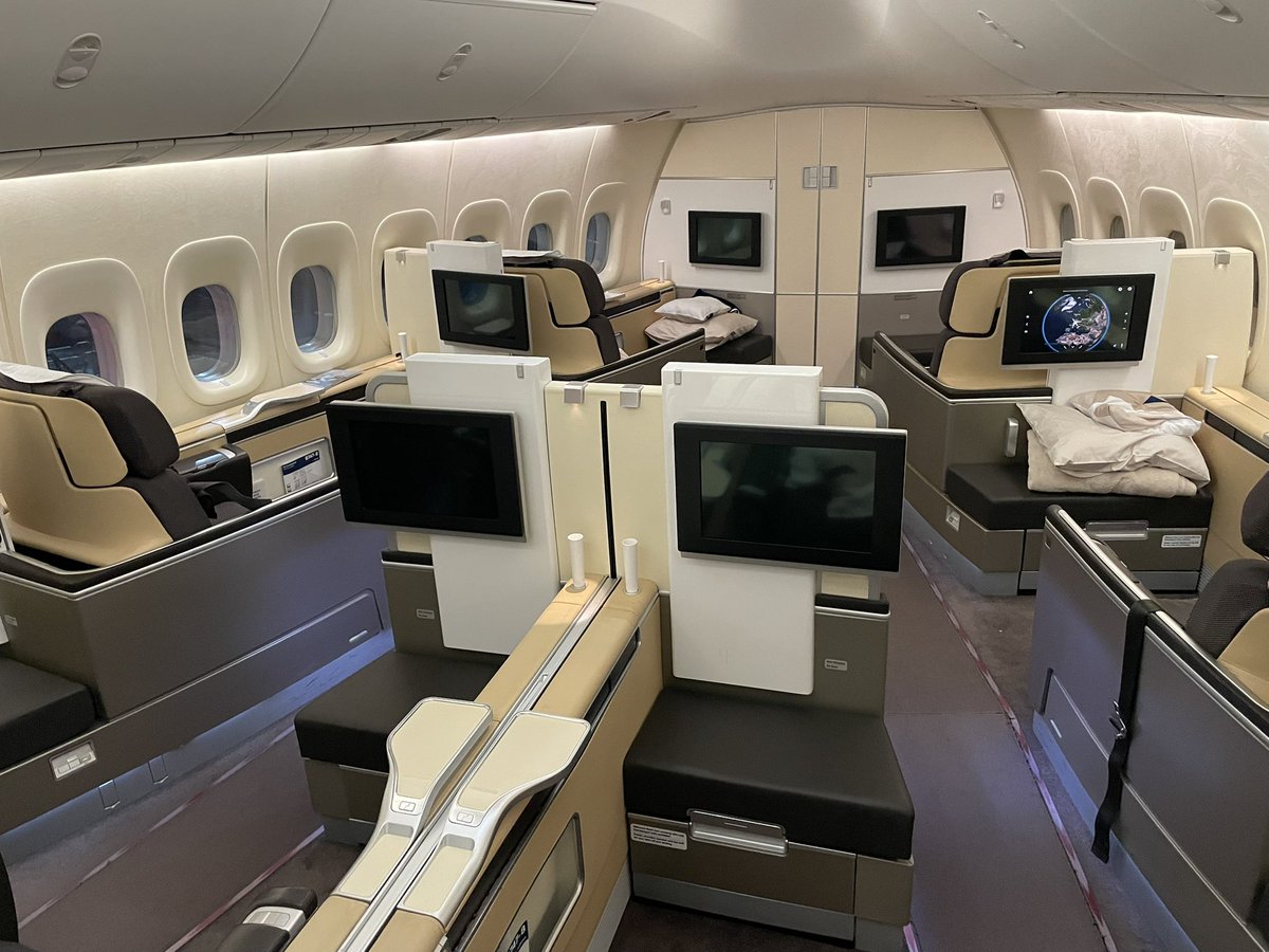 GZ_Spotter's tweet image. #avgeek #B748 First class cabin!