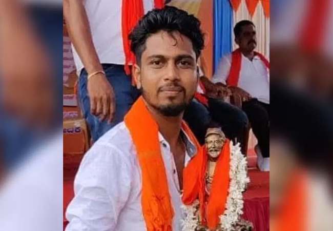 HateDetectors's tweet photo. Police from the Udupi Women’s Police Station have arrested a Hindu Jagarana Vedike activist in connection with a rape case involving a young woman who was assaulted in an isolated area.
The accused has been identified as #PradeepPoojary (26), a member of the Hindu Jagarana Vedike’s #Nayarkodu unit in #Perdur. He had allegedly been harassing a woman to marry him, and after she refused, she filed a complaint at the Hiriyadka Police Station. He was arrested earlier in this connection but was later released on bail.
According to the complaint, fuelled by the same hostility, on November 29, Pradeep intercepted the woman while she was walking through an isolated location and again pressured her to marry him. When she refused, he allegedly strangled her in a threatening manner and committed rape.
The woman informed her family, who subsequently filed a complaint with the Udupi Women’s Police Station.
Police registered the case, arrested the accused, and produced him before the court.
The court has remanded him to judicial custody.