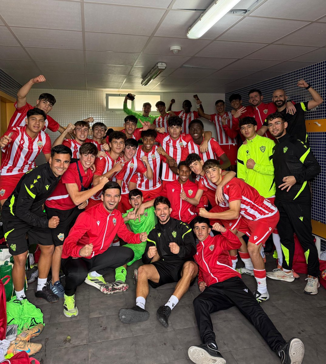 JaviPandiani's tweet image. +3 del equipo, seguimos! ⚽️🏟️🫂 
#coach #team #mister #goals #football