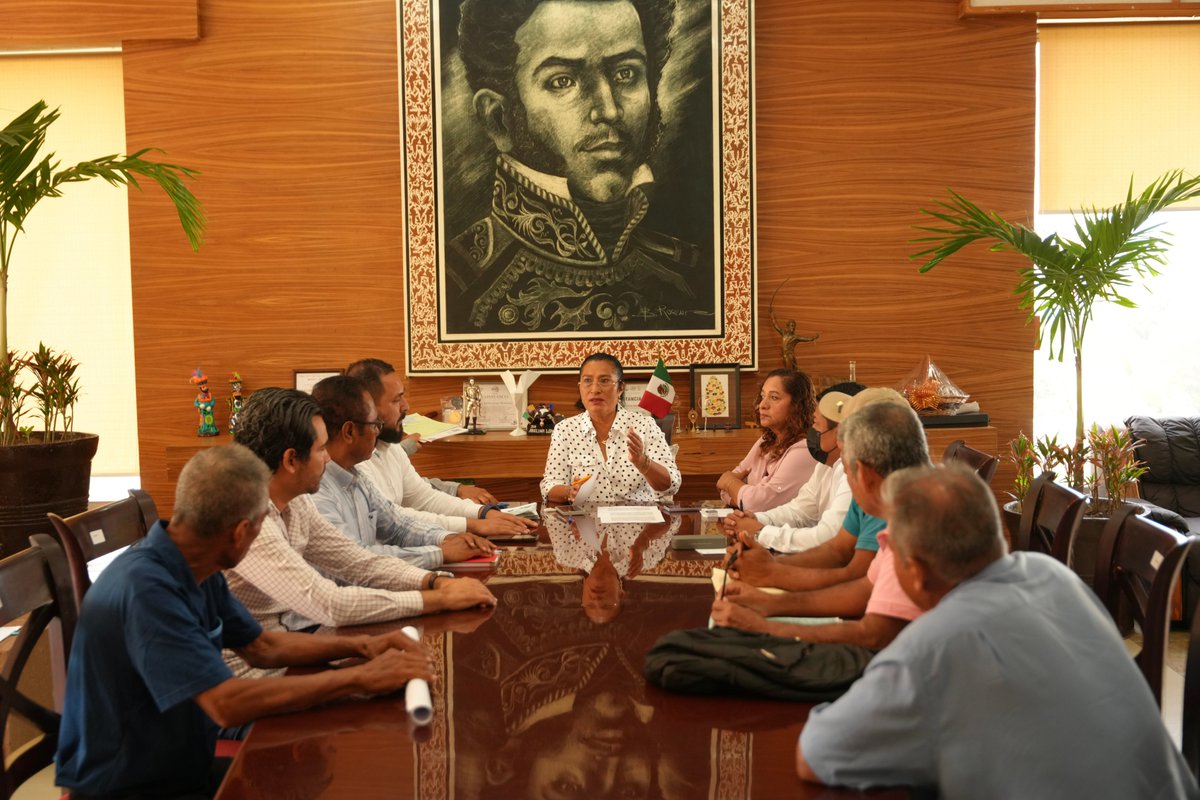 Este día sostuve una reunión con líderes de diversas colonias para escuchar sus inquietudes y ofrecer atención directa a los ciudadanos, en compañía de integrantes del gabinete municipal y de las áreas operativas.

Quienes me conocen, saben que la gestión de los servicios ha sido