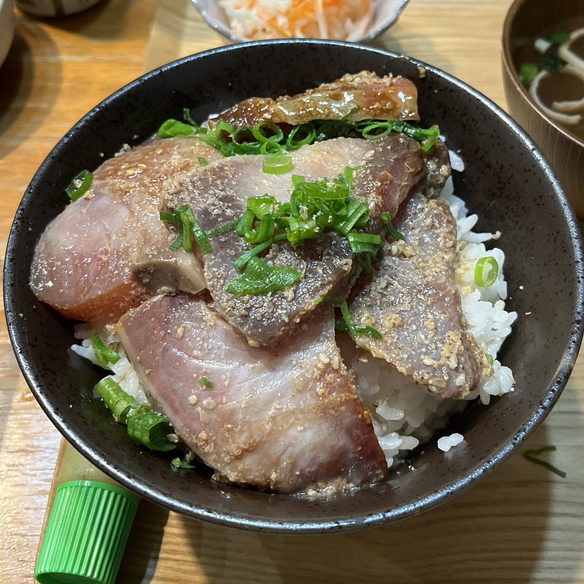 isawo53's tweet photo. 漬け丼を作ってもらった😆
美味しい😋
ありがとー☺️

#漬け丼 #ぶり #おいしい https://t.co/mJjYlxRiaZ