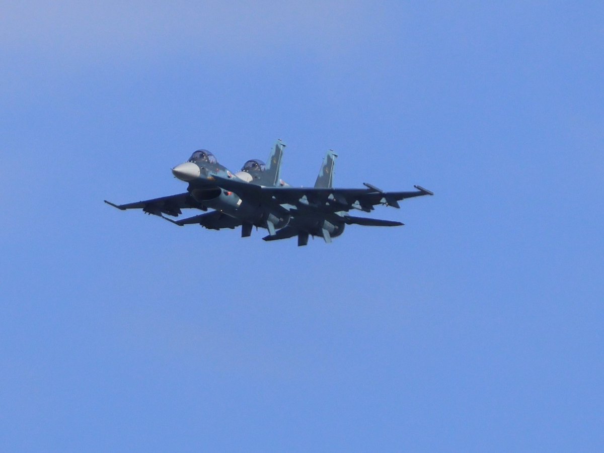 chisa2126's tweet photo. 名物の重なりをやっと撮ることができた〜。
1機かと思ったら近づくと2機だったことが多々あり手品を見ているようでした🪄。
#築城基地航空祭2025 https://t.co/XdohfFzTMT