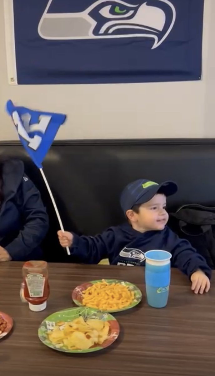 fequintanilla's tweet photo. #foximpactonfl  @FOXImpactoNFL  #latinmamericaseahawks #seahawksmty https://t.co/nH7nETI0Bt