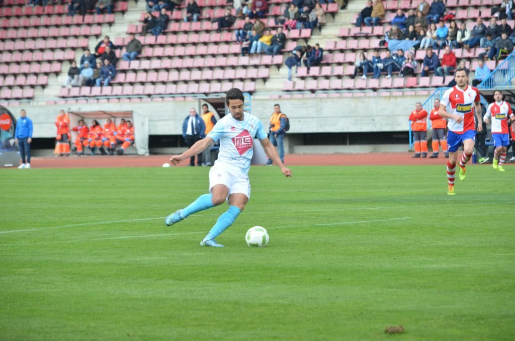 #ComposArosa

El Compos recibe este domingo al Arosa y lo hace por 23ª vez en la historia. Antes, 16 victorias de los santiagueses, 4 empates y 2 triunfos de los arousanos.