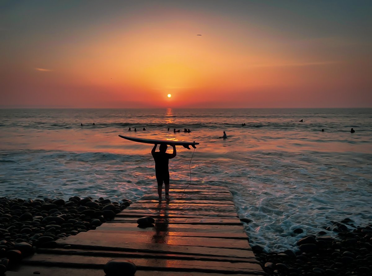 thisdevon's tweet photo. Shot this in 2021 @northam.burrows , at the time I probably skipped it due to the waiter stance #sunsetsurfer #devon #this_devon @fujifilmuk @devonlifemag @sos_surf_uk https://t.co/u4bGXTUC62