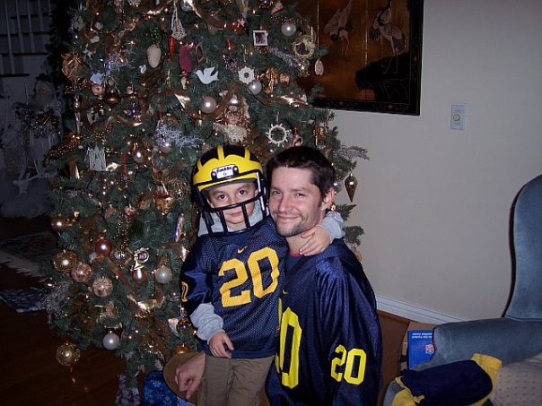 TreeTownSound's tweet image. Christmas Tree... Town Sound 
Tonight 6 PM 
@annarbors107one