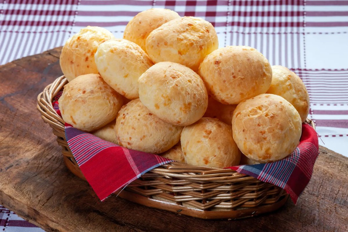 DRGPadano's tweet photo. Gouda evening, Rariworld!! 👋🏻

Christmas is still a few days away, but it's time for our favorite tradition over here! For this edition, we brought some pãezinhos de queijo made by Gaia herself!! 🧀🧀

Have fun and good luck! 🍀✨ https://t.co/EyjtoZE5iu