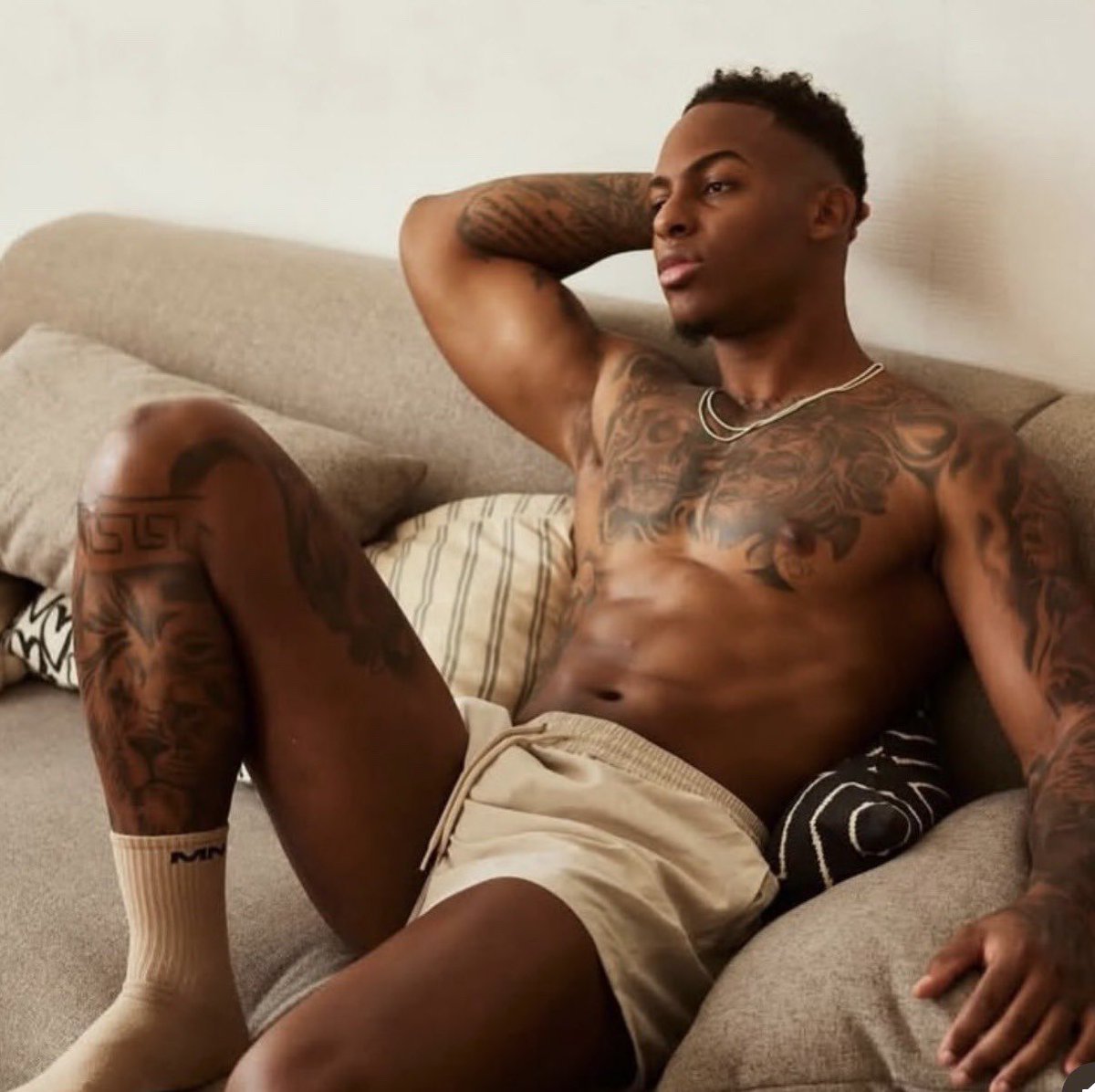 matureluv1's tweet photo. โSunday softnessโฆ but donโt get it twisted, I still hit different.โ
#SundayVibes #BlackMenStyle #BodyGoals #EveningEnergy #ThirstTrapApproved https://t.co/xISufXpI3K