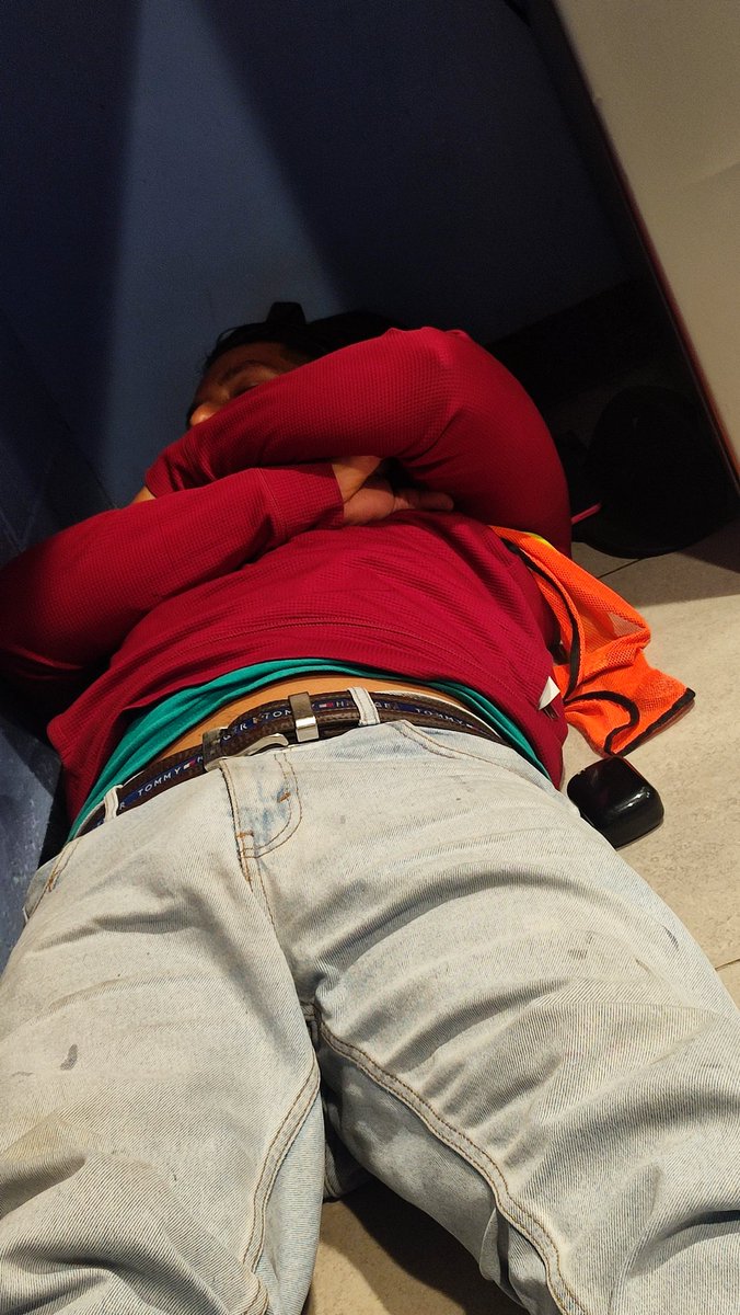 Ch1c0sD3L4C4ll3's tweet photo. Cuerpo dormido, tiene vida propia.
#ChicoDLSiesta #PartyGuy #ChicoDLCalle #StreeGuy #RealGuy #Paparazzi #Corresponsal desde #VillaHermosa #Tabasco #México https://t.co/1pRRN9fMDu
