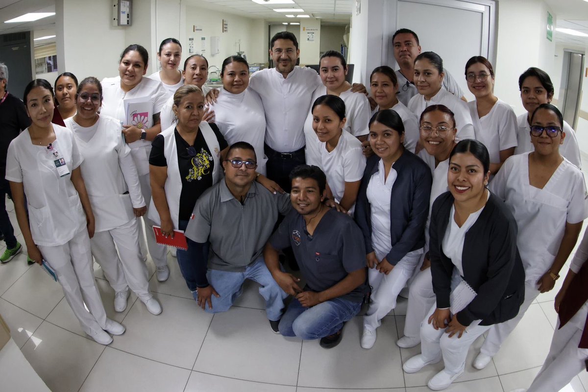 martibatres's tweet photo. “El Calero” como lo conoce su comunidad, es un hospital del @ISSSTE_mx símbolo de la historia reciente de Cuernavaca. Desde 1969 y hasta 2010 fungió como un hospital general. Fue cerrado en ese año cuando se abrió el Hospital Regional Centenario de la Revolución Mexicana. 

En 2020, ante la emergencia mundial, el Presidente @lopezobrador_ lo habilitó como Hospital Covid. Pasando la emergencia volvió a cerrarse.

Con la Presidenta @Claudiashein hoy declaramos la reapertura permanente del Hospital "Doctor Carlos Calero Elorduy".

Con 700 personas que trabajarán aquí, 64 camas censables, 40 camas no censables, tres nuevos quirófanos y 18 consultorios será, en los hechos, un nuevo Hospital.

A la derecha no le gusta la salud pública, quiere cobrarle a la gente por todo. La derecha quisiera que ese dinero que se le entrega al pueblo fuera para ellos, para sus intereses, que en vez de abrir hospitales públicos se pagaran seguros de gastos médicos privados con recursos públicos. Ante esto, hoy decimos: la salud pública no es un negocio, es un derecho, y por ello, el sector salud se fortalece con acciones como esta.