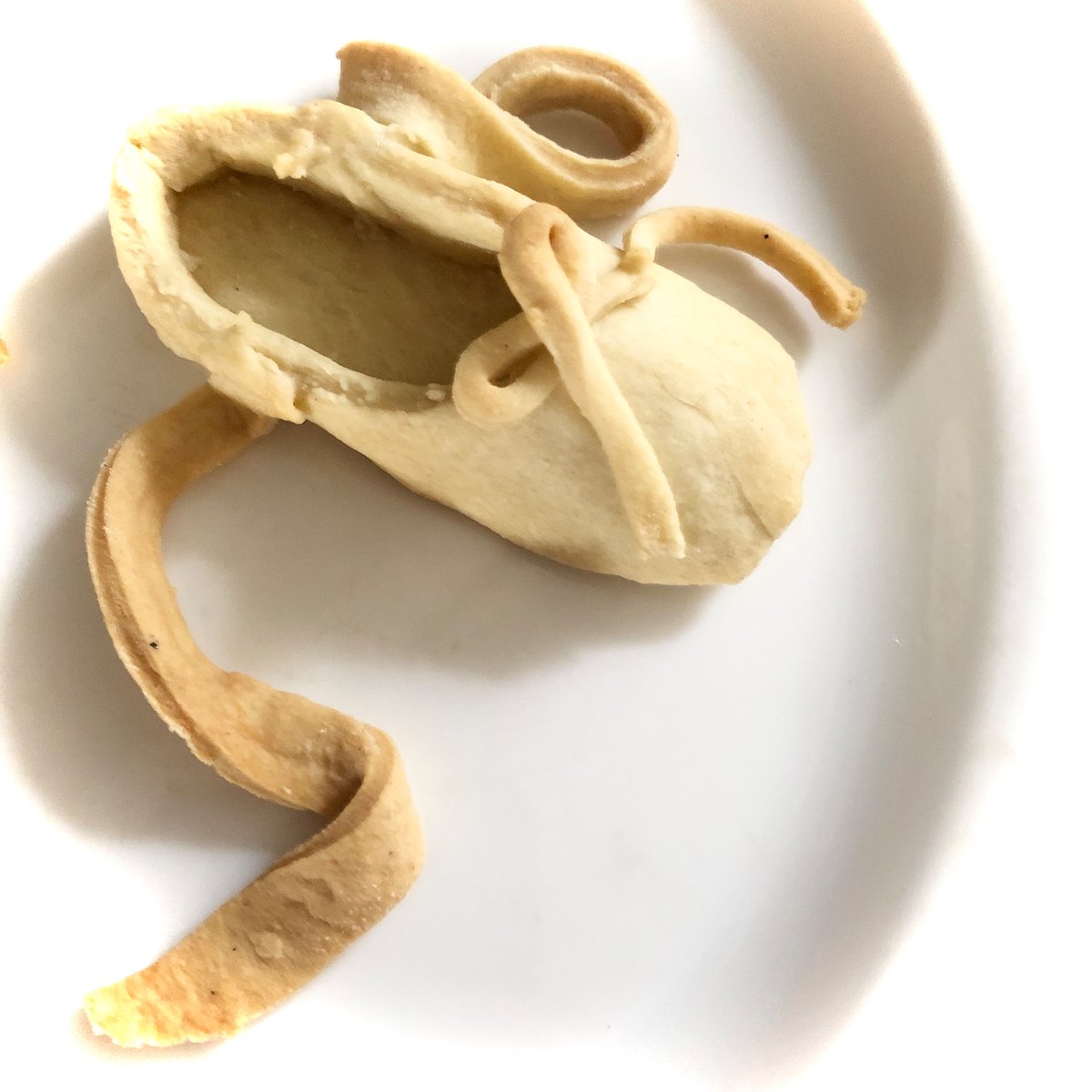 #veganhour <a href="/veganhour/">#VeganHour</a> more #plantbased #pastry ballet shoes filled with #chocolate truffle