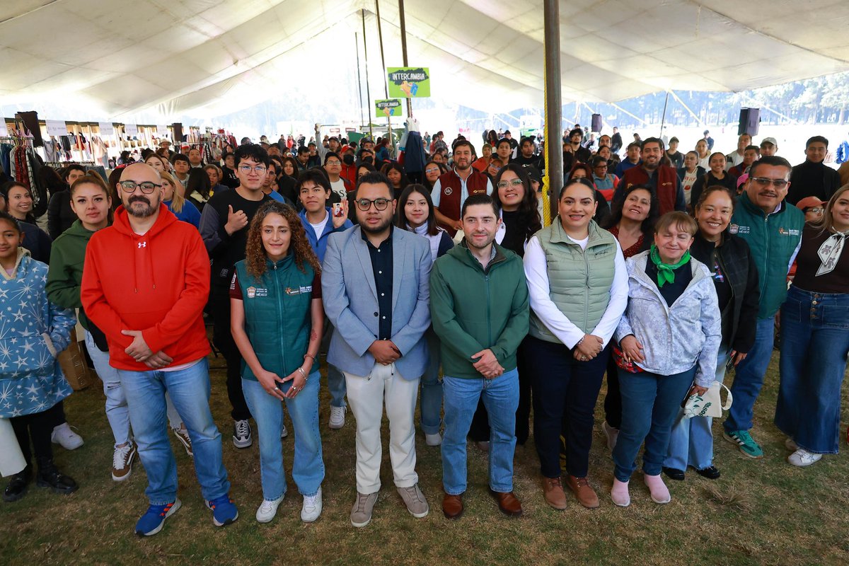 alhely_arronis's tweet photo. Iniciamos con nuestro primer #TruequeVerde, una jornada en la que donamos, intercambiamos y adquirimos prendas a bajo costo.
En el marco del Día Internacional Contra el Consumismo, el Parque Metropolitano Bicentenario se convirtió en un espacio lleno de conciencia ambiental, donde familias, jóvenes y ciudadanía en general se sumaron para dar nueva vida a prendas en excelente estado, evitar el desperdicio textil y fomentar hábitos de reutilización que contribuyen a la economía circular.
Gracias a todas y todos por sumarse y demostrar que la moda también puede ser sostenible, divertida y solidaria.
#ElPoderDeServir