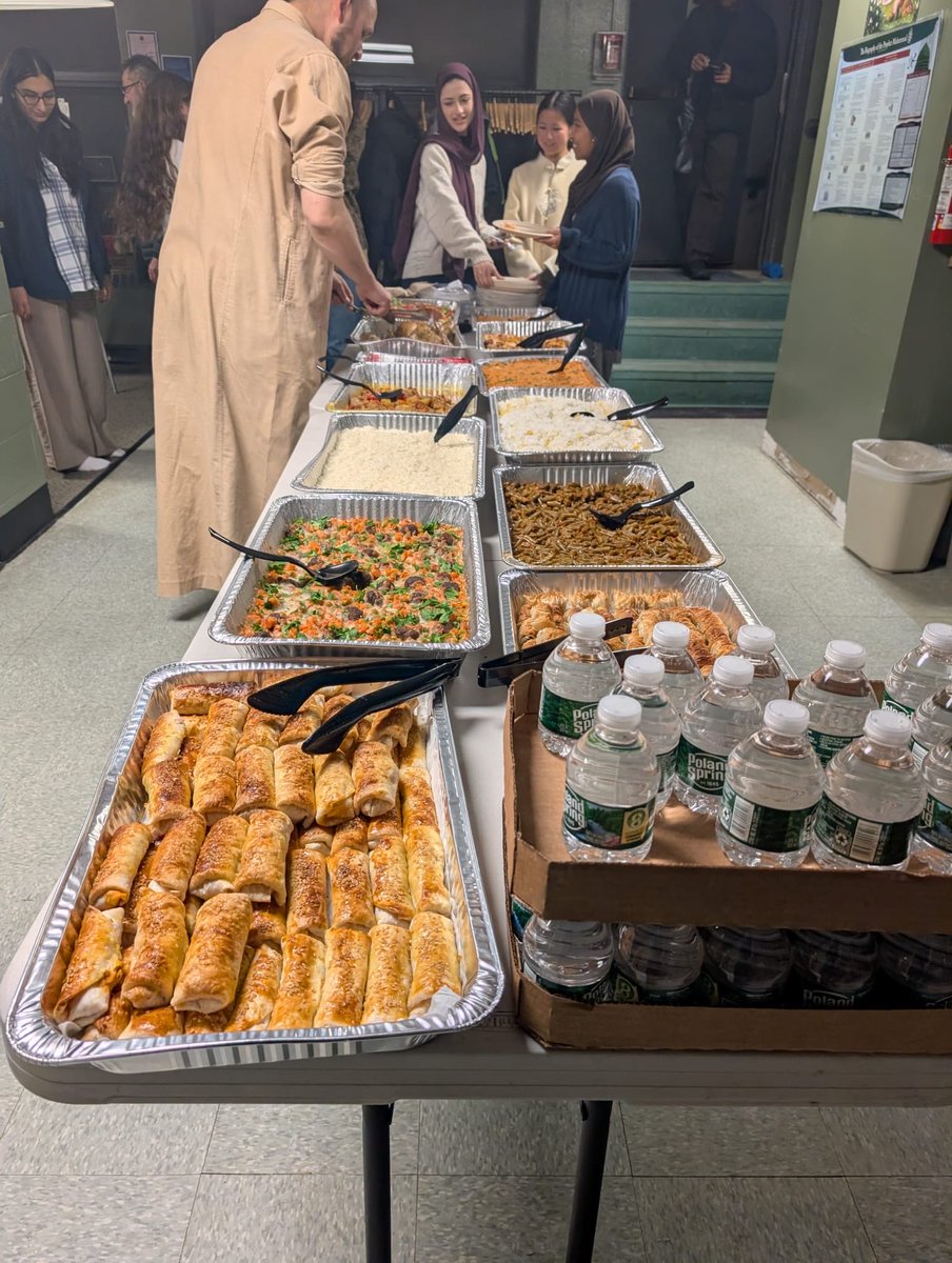 Maple_FDN_RI's tweet photo. 🍁 Maple Foundation is honored to help provide food for the Friendsgiving Dinner hosted by Muslim Life at Brown this Friday, November 28 at 6:00 PM at the Brown Muslim Student Center.
We wish everyone a warm and blessed Friendsgiving. 🧡
#Friendsgiving #BrownUniversity #Maple https://t.co/NdalnEvoFx