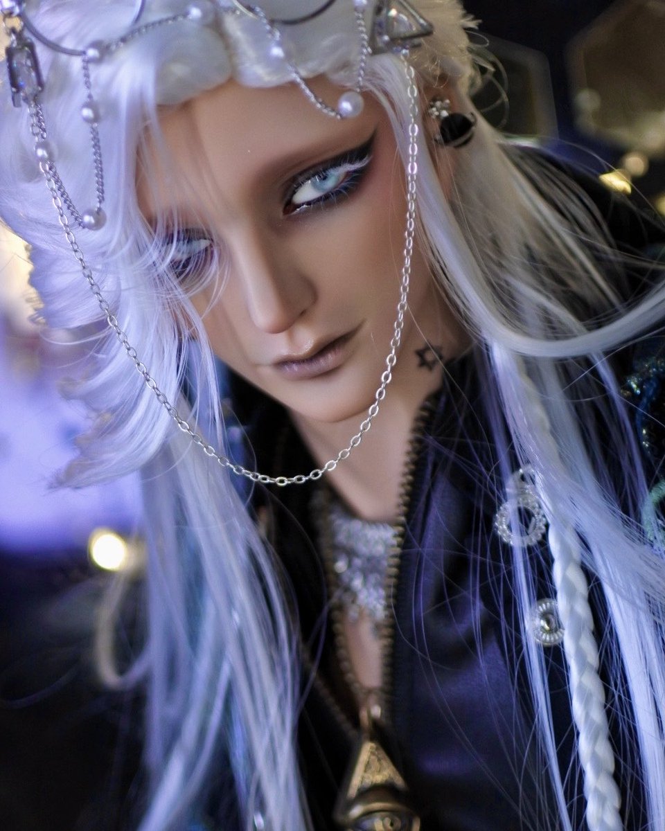 sei_to_doll's tweet photo. Erilのメイクを新しくしました✨
眉なし、白まつ毛の子が欲しかったので、ホワイトスキンとタンスキンと悩んでこの子にしました✌️
ウィッグも白髪の流れるようなロングヘアにしたくてセットしました✂️
#KINODOLL
#Eril https://t.co/l5BzmxQNrd