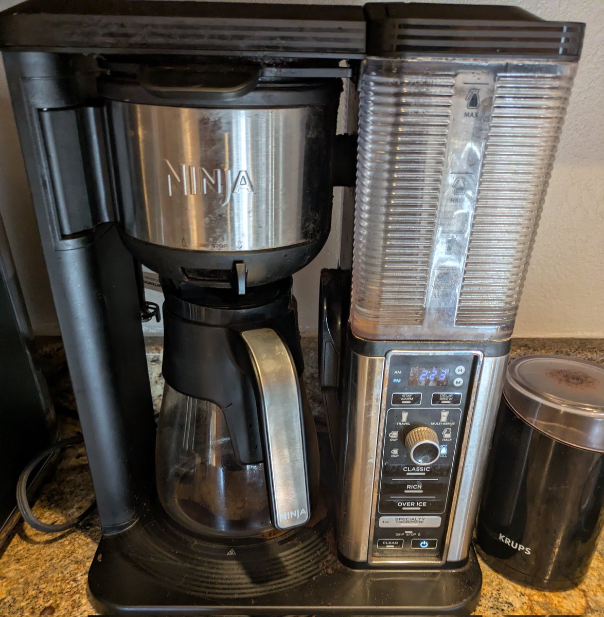 honkeyswag69's tweet photo. In the time it took to extract this one shot, I have crushed three cups from my trusty ten year old drip https://t.co/LwVT6b7YOk