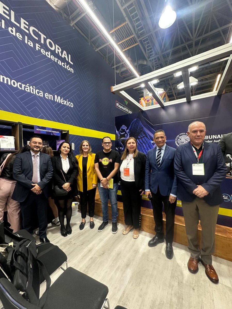 📚 Comentamos el libro “El derecho penal ante la industria 4.0 y otras complejidades sociales. Actualidad y futuro” en la #FIL2025.

Durante este espacio, se dialogó sobre los retos que las nuevas tecnologías y las transformaciones sociales plantean al derecho penal .