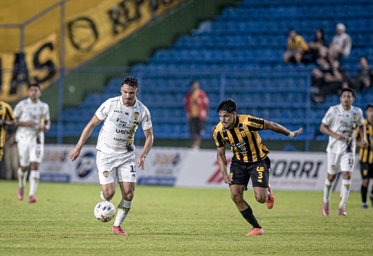 #CopadePrimeraPy

☑️ Torneo Clausura | 2025
📅 Fecha 22

⌚ 65 Min.  CAMBIOS

➡️ Federico Santander (9)
➡️ Walter Rodríguez (8)

⬅️ Walter González (11)
⬅️ Jonathan Ramos (25)

Guaraní 1⃣- 0️⃣ #LUQUEÑO

#VAMOSLUQUEÑO🇺🇦