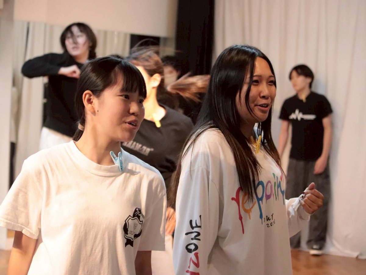 RE:MAKE vol.4『AI』見どころ⑥オトナとコドモのアイダ

オトナのようでコドモであり、コドモのようでオトナな人たち。
でも実は、この年代が一番RE:MAKEっぽい感じがしています。

日々進化していっている人たち。
本番まで、まだまだ進化します、きっと。

ご予約は
x.gd/REMAKEAI
まで！