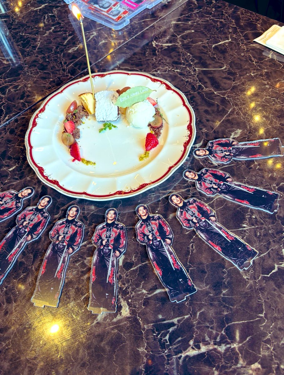 AKIRA_YUN_2's tweet photo. 昨日は推し仲間💜と…
例のお店🌈でランチ🍽️🙋♀️✨
2回目だけど〜
皆んなで来れて良かった💜
サプライズも成功⭐️✨👍
喜んでもらえて嬉しい☺️
勿論…💖直己くんが座ってた席に座った🙌🙌🙌💜
#激推しチーム直己
#THECOMMA https://t.co/jJnqMZ4Sjp