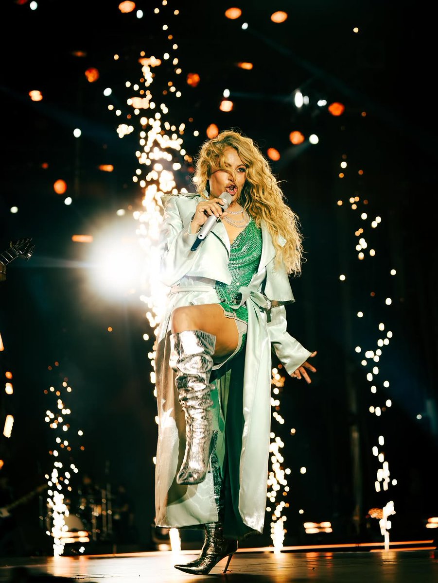PaulinaPower's tweet photo. Espectacular!
Paulina Rubio brillo en su presentación en el Teleton de Chile 🇨🇱
#TeletonChile #Teleton2025 https://t.co/6Hwo5asDbU