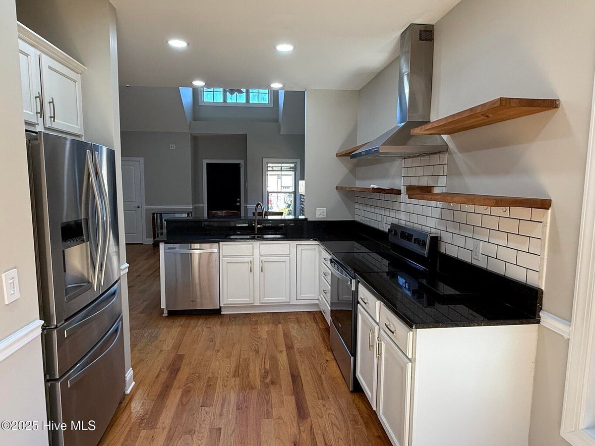 GreenHemUSA's tweet image. ✨ Just Listed in Southern Pines! ✨
Welcome to 114 Cypress Creek Circle — a beautifully updated, move-in-ready townhome in one of the most convenient spots in the Sandhills!
👉👉 GreenhemUSA.com/Real-Estate
#Realestate #SouthernPinesNC #Greenhem