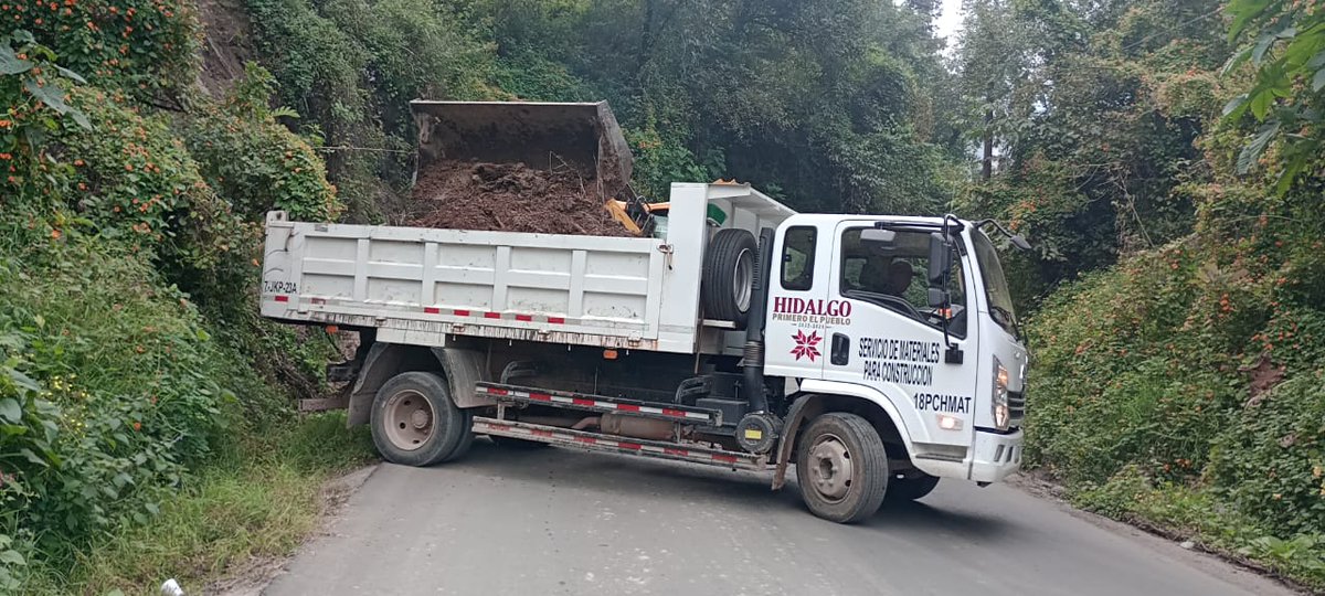 juliomenchaca_'s tweet image. Retiramos escombro en la carretera estatal Molango–Xochicoatlán, para restablecer la comunicación y facilitar el tránsito de las familias de la región.

#HidalgoUnido
#PrimeroElPueblo