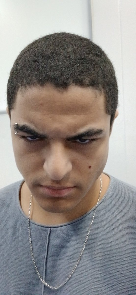 Me deram duas injeções na bunda pqp que dor...