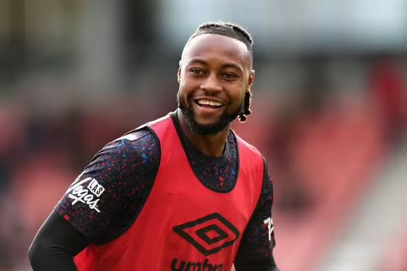 FootballHub80's tweet photo. 🚨 Breaking News Manchester City are showing interest in Bournemouth winger Antoine Semenyo. 👀⚽️
#MCFC #AFCB #Semenyo #TransferNews https://t.co/7G74TbhWWp