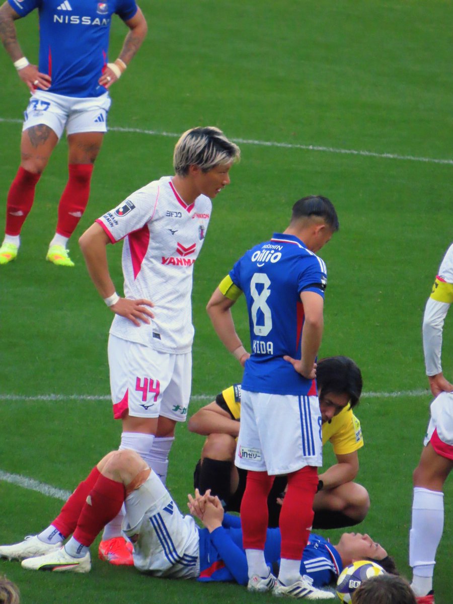 nonori1230m's tweet photo. つのぴが倒れた時に肩を痛めたというのを真っ先にマリノスのベンチに伝えてくれた槙之輔さん…。 https://t.co/mFvDSdPEHB