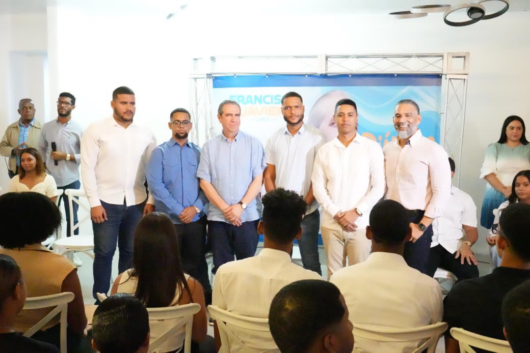 Francisco acude a Casa Nacional a ejercer su voto en calidad d profesional del derecho para escoger la directiva d la corriente gremial Dignidad Jurídica del PLD

Un compromiso firme con la institucionalidad, la participación y el fortalecimiento d nuestro gremio
#FranciscoJavier