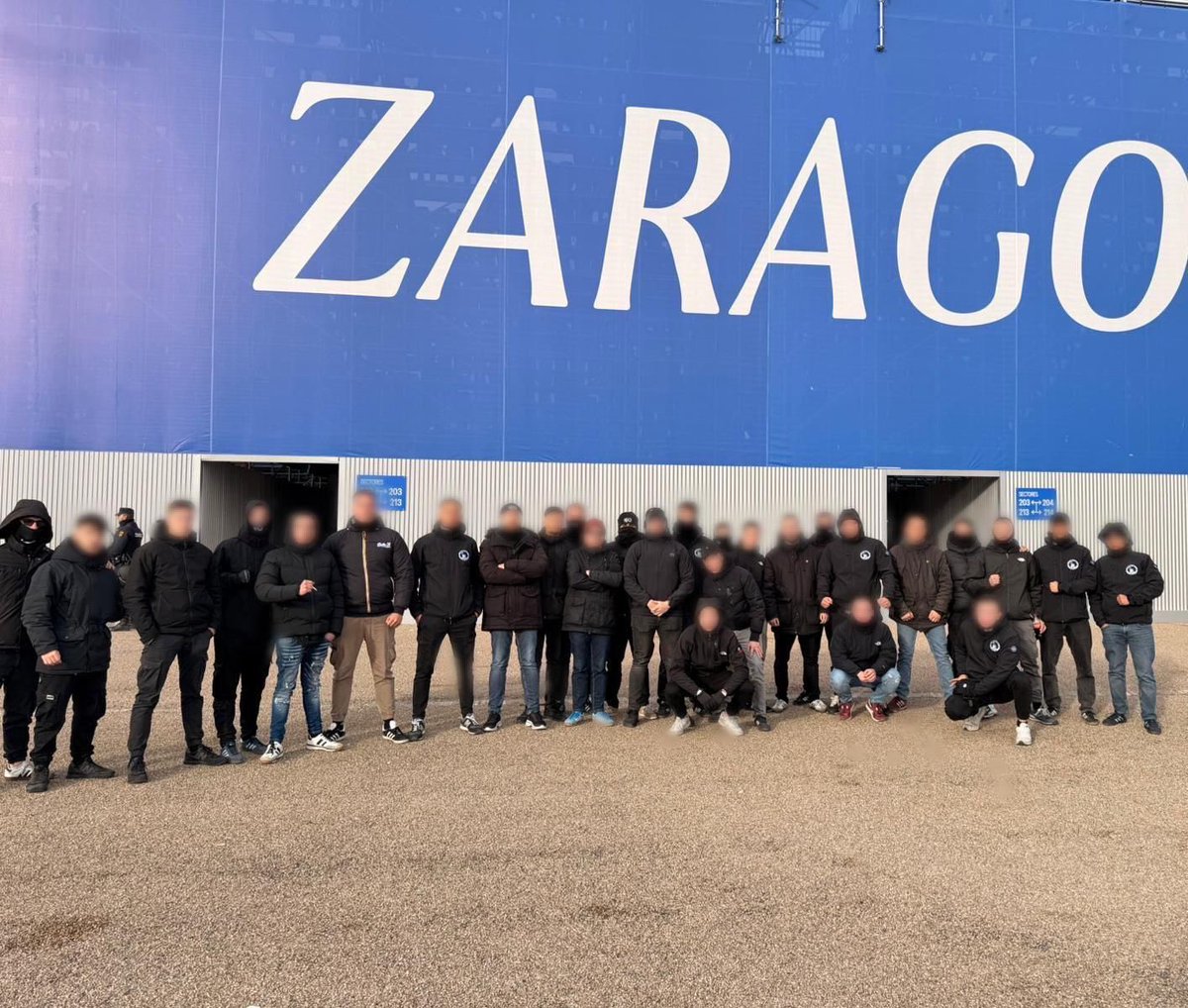 CalleYGrada's tweet image. Ghetto 28 on tour Zaragoza.
Desde primera hora de la mañana, los ultras pepineros presentes en Zaragoza sin 1312.

Real Zaragoza - CD Leganés
30/11/25.