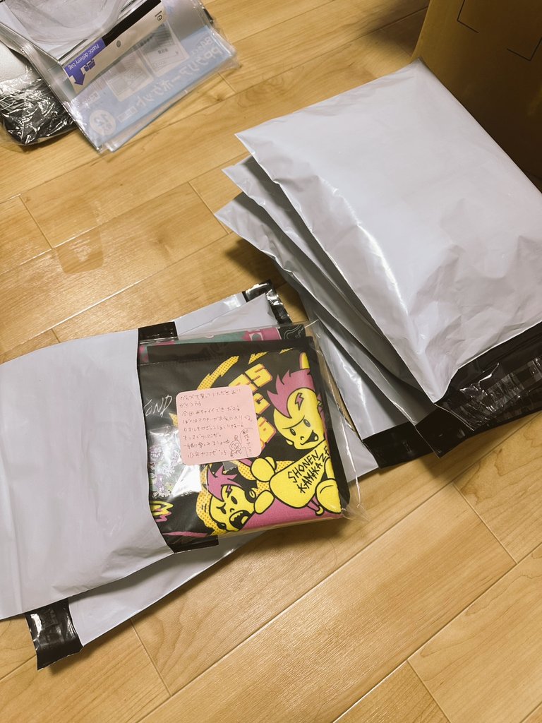 20周年グッズの通販ですが、 昨日から発送はじめております。 たくさん